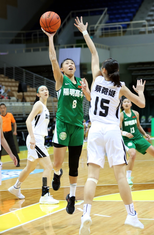 陽明張聿嵐生涯最高30分11籃板「雙十」但孤掌難鳴。