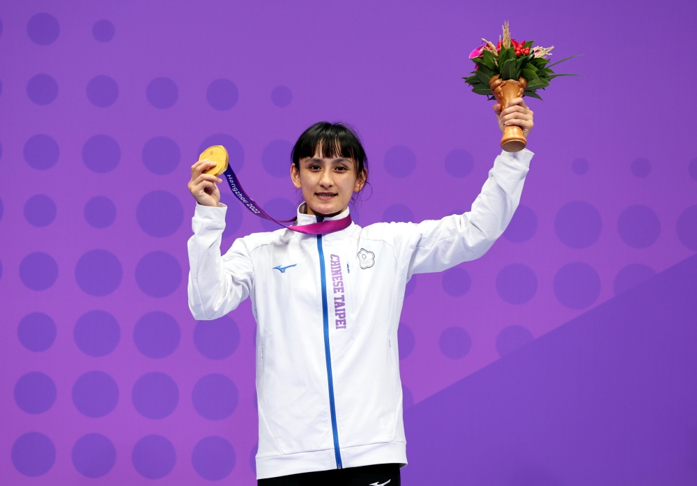 我國空手道選手谷筱霜榮獲女子50公斤級金牌。體育署提供。