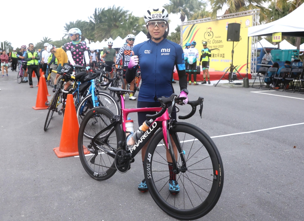 聽障奧運射擊國手謝宛錚參加花蓮太平洋盃自行車挑戰賽。中華民國自行車騎士協會提供。
