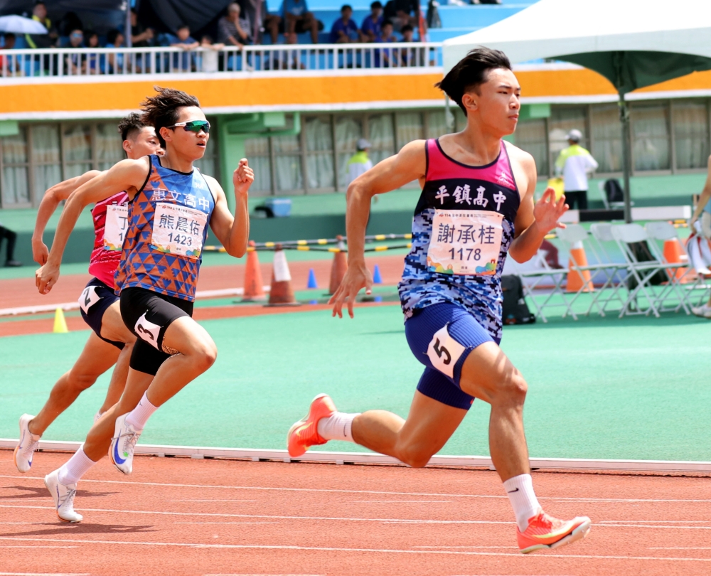 謝承桂(前)200公尺飆21秒09達標U20田徑世錦賽。資料照片林嘉欣／攝影。