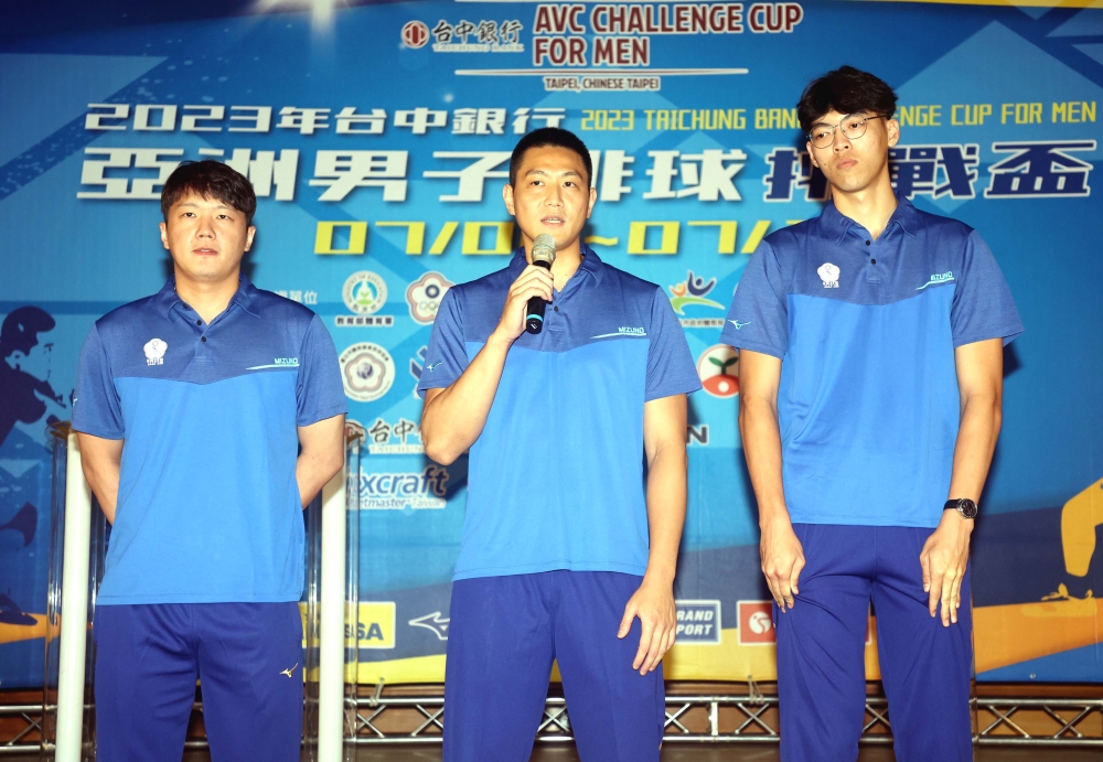 中華男排隊隊長戴儒謙（左起）、陳建禎和蔡沛彰。排球協會／提供。