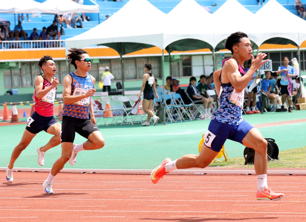謝承桂(前)200公尺飆21秒09達標U20田徑世錦賽。資料照片林嘉欣／攝影。