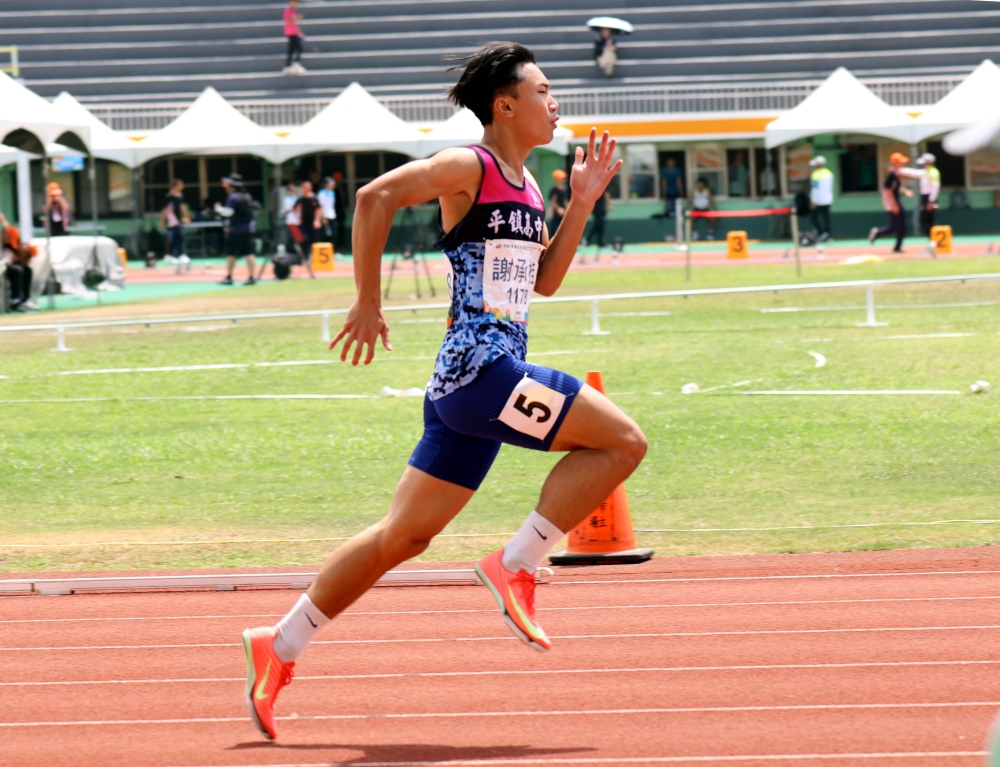 謝承桂200公尺(前)飆21秒09達標U20田徑世錦賽。資料照片林嘉欣／攝影。