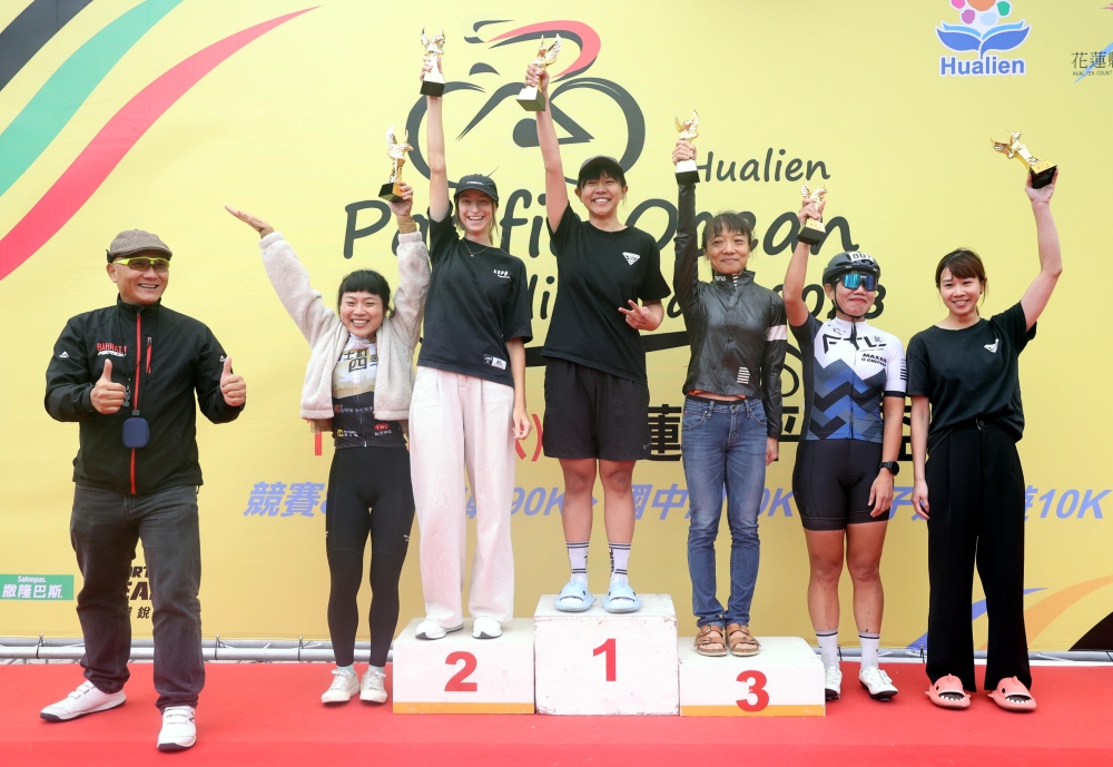 女子總排前六名頒獎。中華民國自行車騎士協會提供。