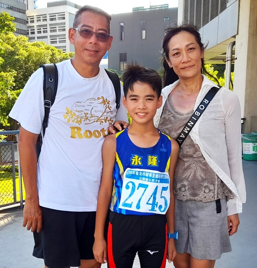 陶武訓和兒子陶璽及太太謝秀英。許瑞瑜／攝影。
