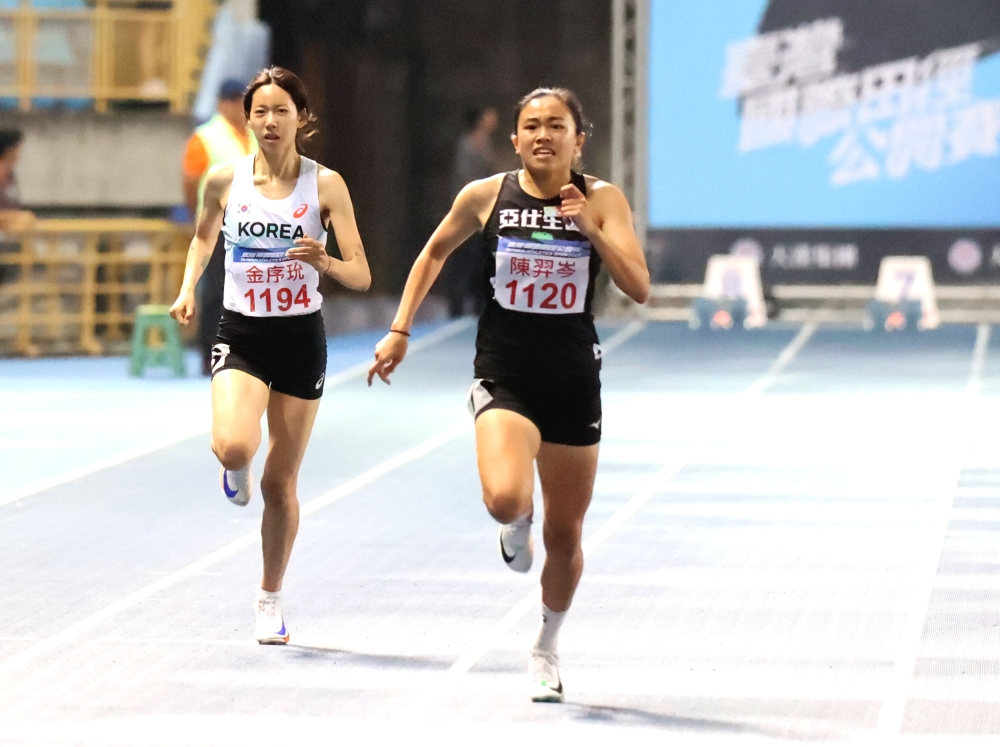 國中生陳羿岑女子400公尺奪銀。林嘉欣／攝影。