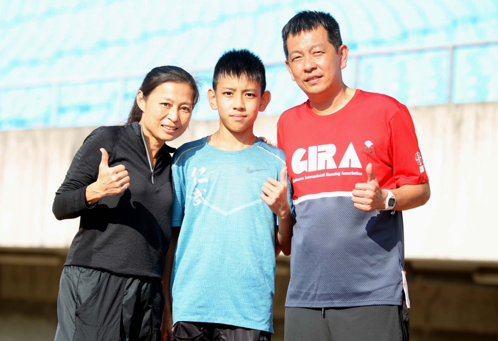 簡子傑和雙親。林嘉欣／攝影。