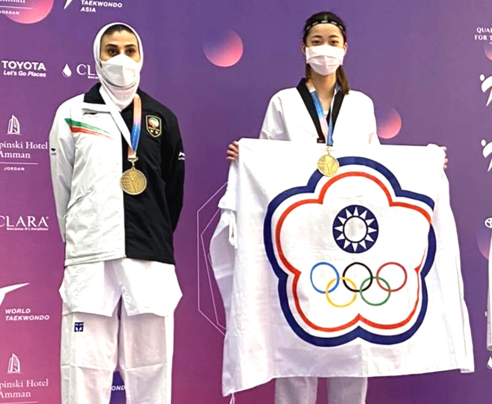 羅嘉翎（右）取得東京奧運跆拳道門票。取自／羅嘉翎粉專。