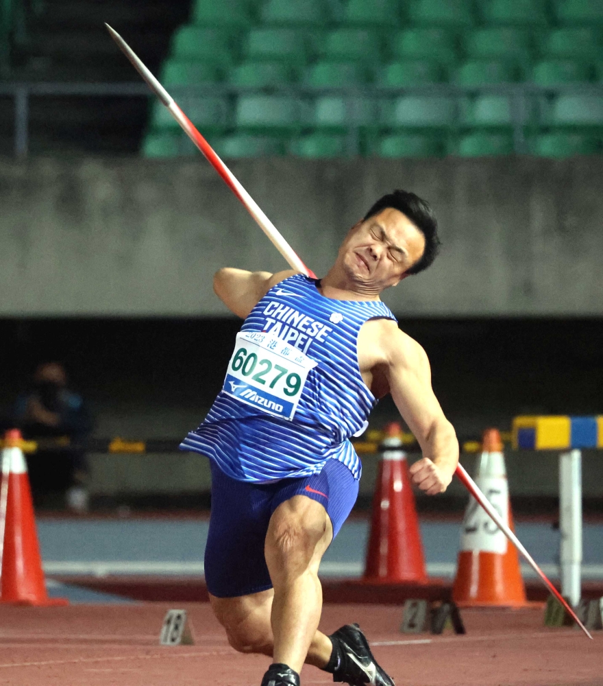 「黃金右臂」鄭兆村奮力一擲達標亞運。林嘉欣／攝影。