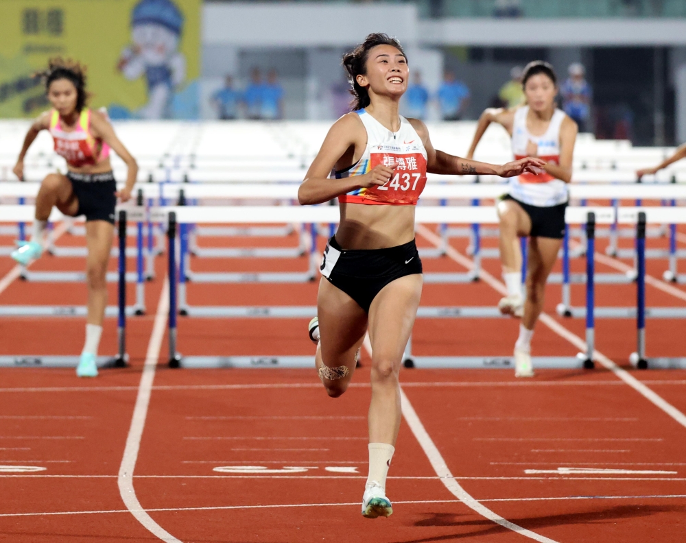 張博雅(前)60公尺跨欄8秒18破全國，總排第一晉決賽。百欄資料照片林嘉欣／攝影。