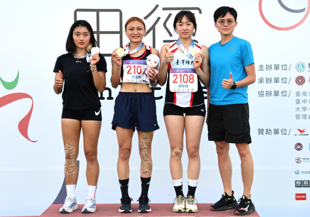 大一才練三級跳的林玉婷13.31(左二)躍第三傑續拚破全國。林嘉欣／攝影。