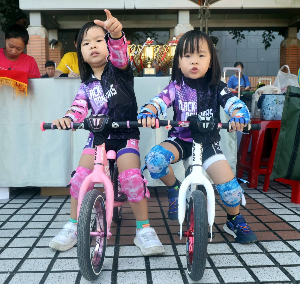 雙胞胎姐妹房品妍／房采樂。中華民國自行車騎士協會提供。