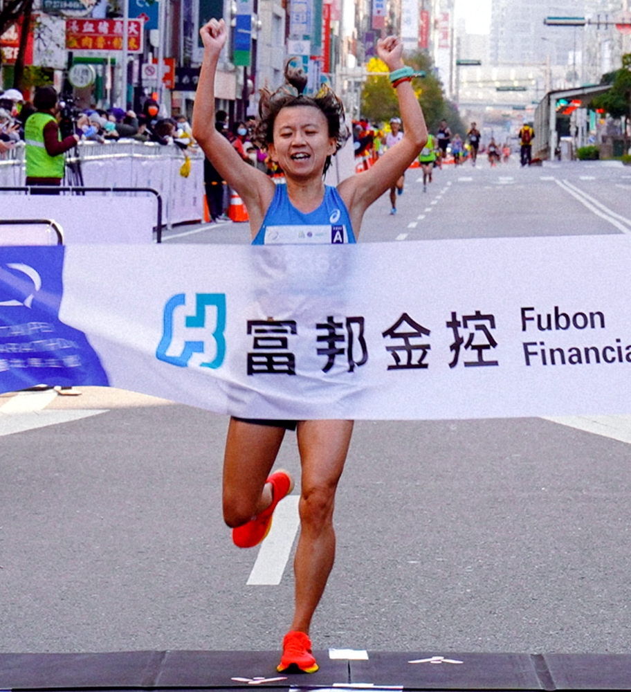 蘇鳳婷在台北馬拉松半程賽封后。大會提供。