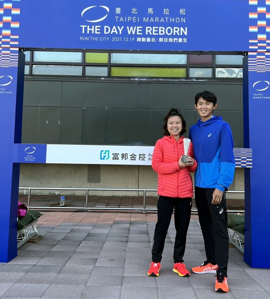 蘇鳳婷婚後首度和老公楊永均聯袂參加台北馬拉松半程賽事便封后。蘇鳳婷提供。