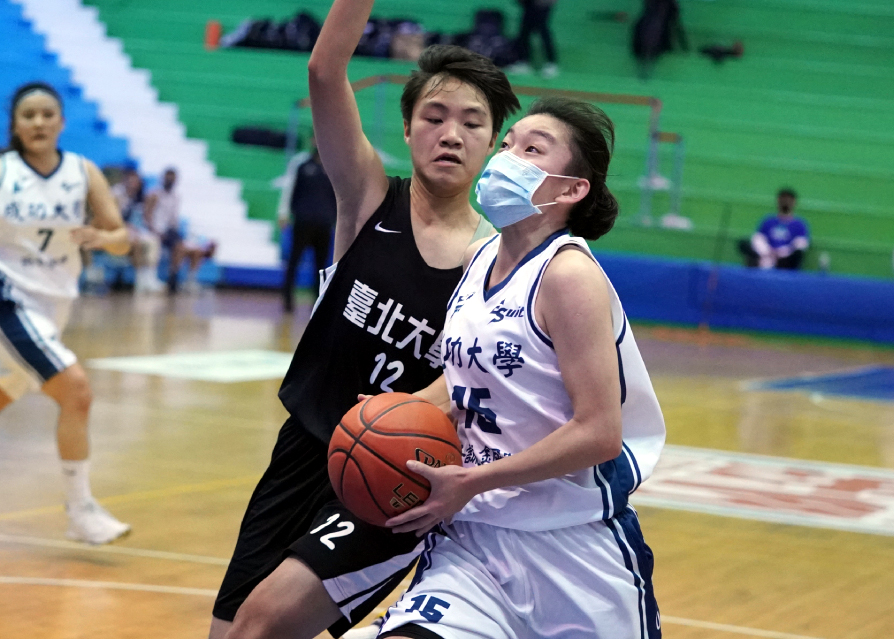成功大學王湘涵13分12籃板。