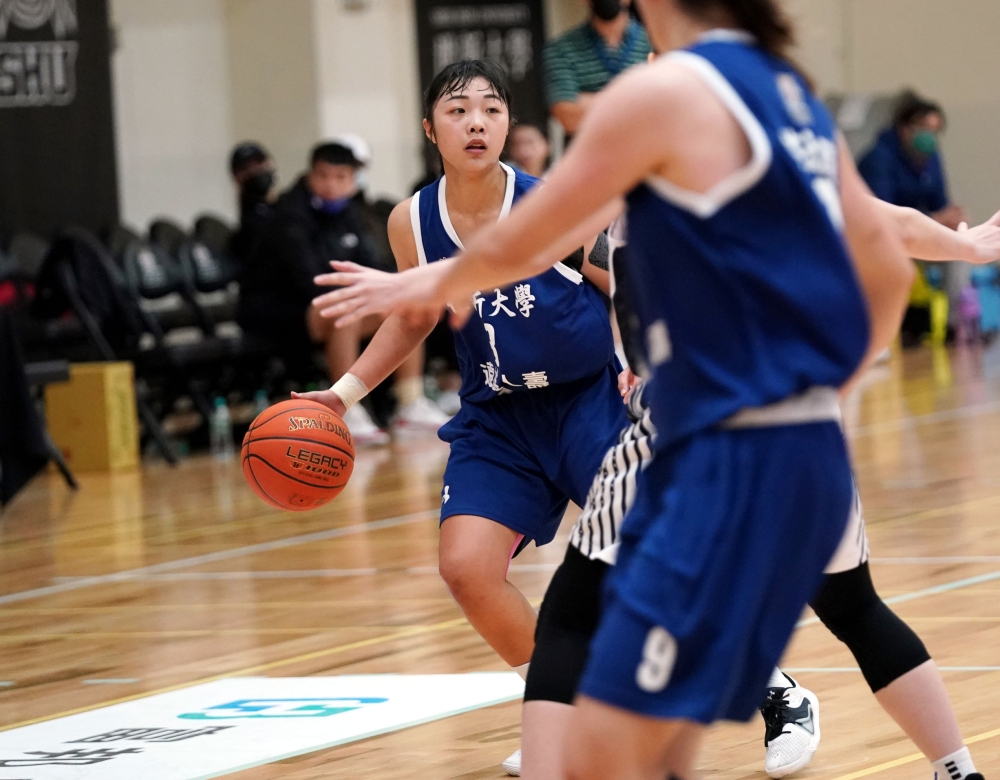 世新大學李吟娸本場13分8抄截，同達成UBA生涯100抄截的紀錄。