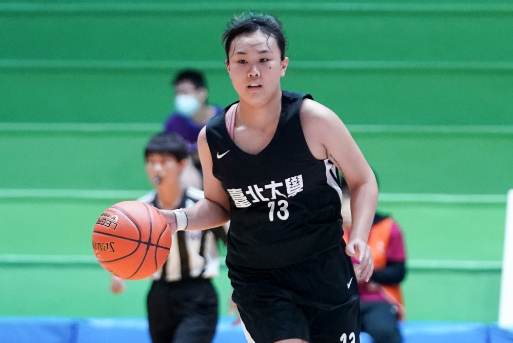 北大陳游芷瑄15分7籃板。