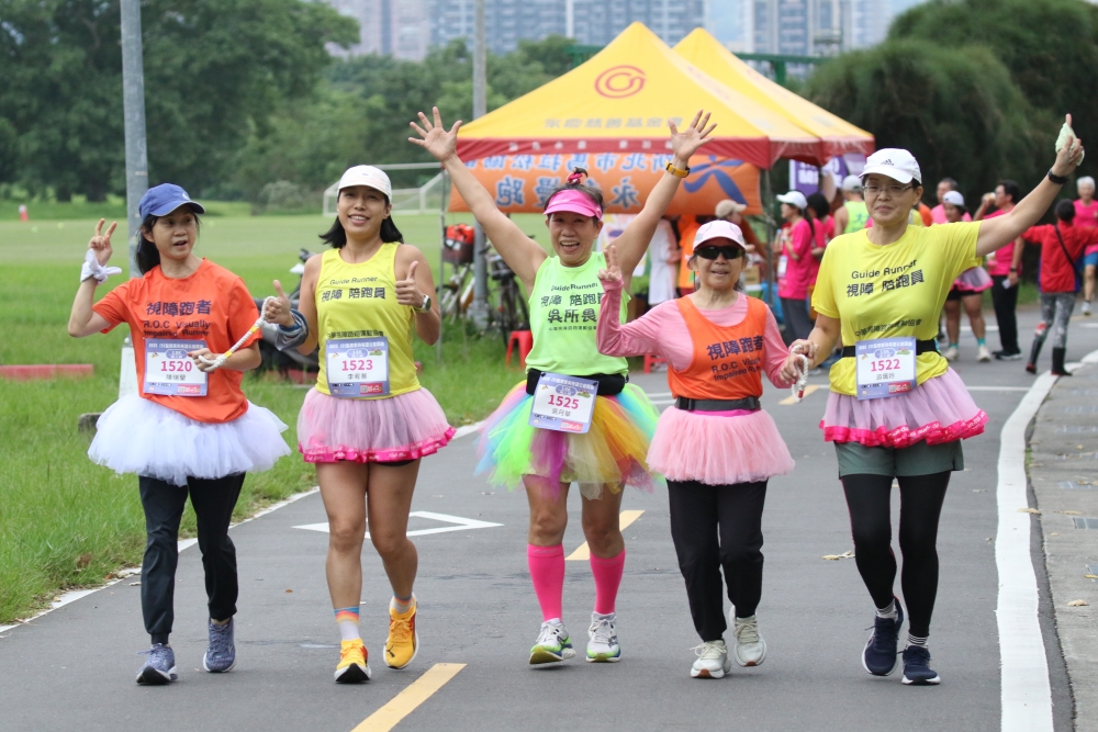 2025點燃愛與希望 公益路跑開跑許多視障跑者來參與 (2)（大會提供）。