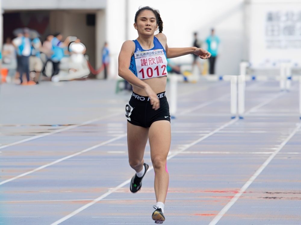 謝欣諭在2026新北國際田徑公開賽女子四百公尺跨欄得第6。許靜玟／攝影。