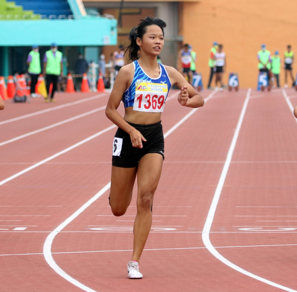 楊玫玫在２００公尺預賽輕鬆跑。林嘉欣／攝影。