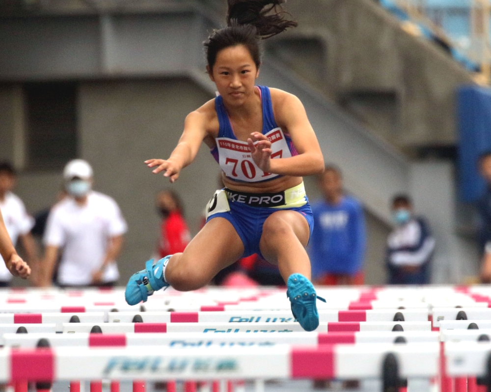 公開女百公尺跨欄金牌陳玟棋（松山家商）。林嘉欣／攝影。	