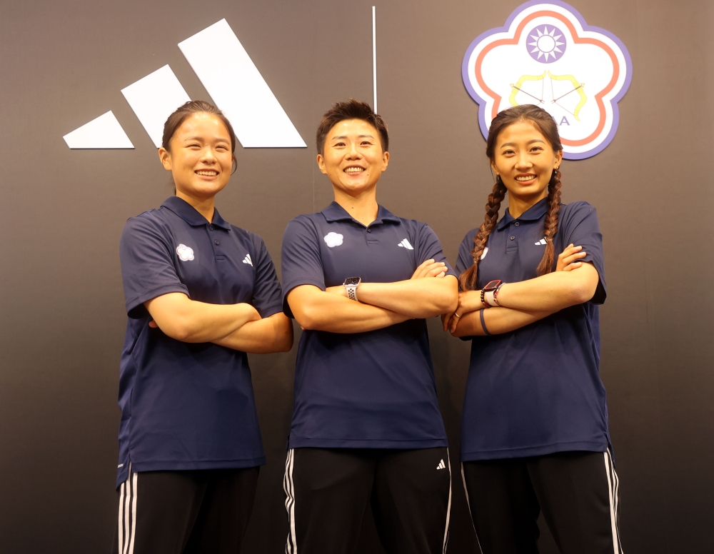中華女子奧運射箭隊李彩綺(左起)、雷千瑩和邱意晴。林嘉欣／攝影。