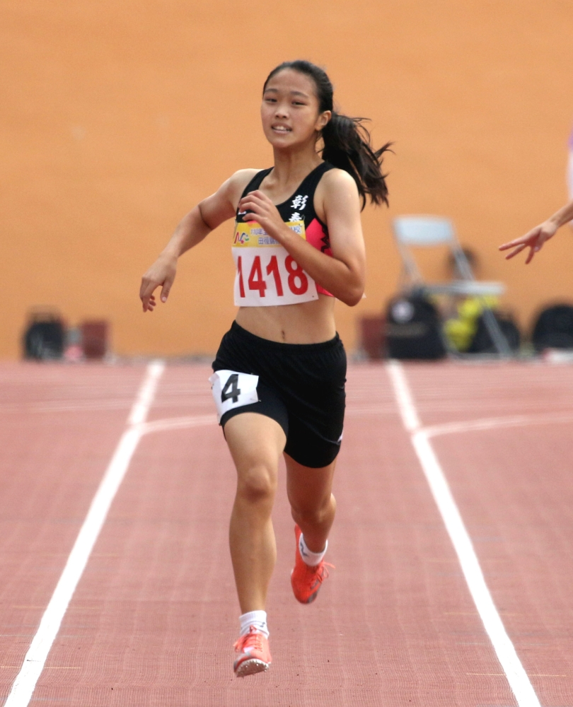 國女400公尺冠軍葉欣妍（彰縣彰泰國中）。林嘉欣／攝影。	
