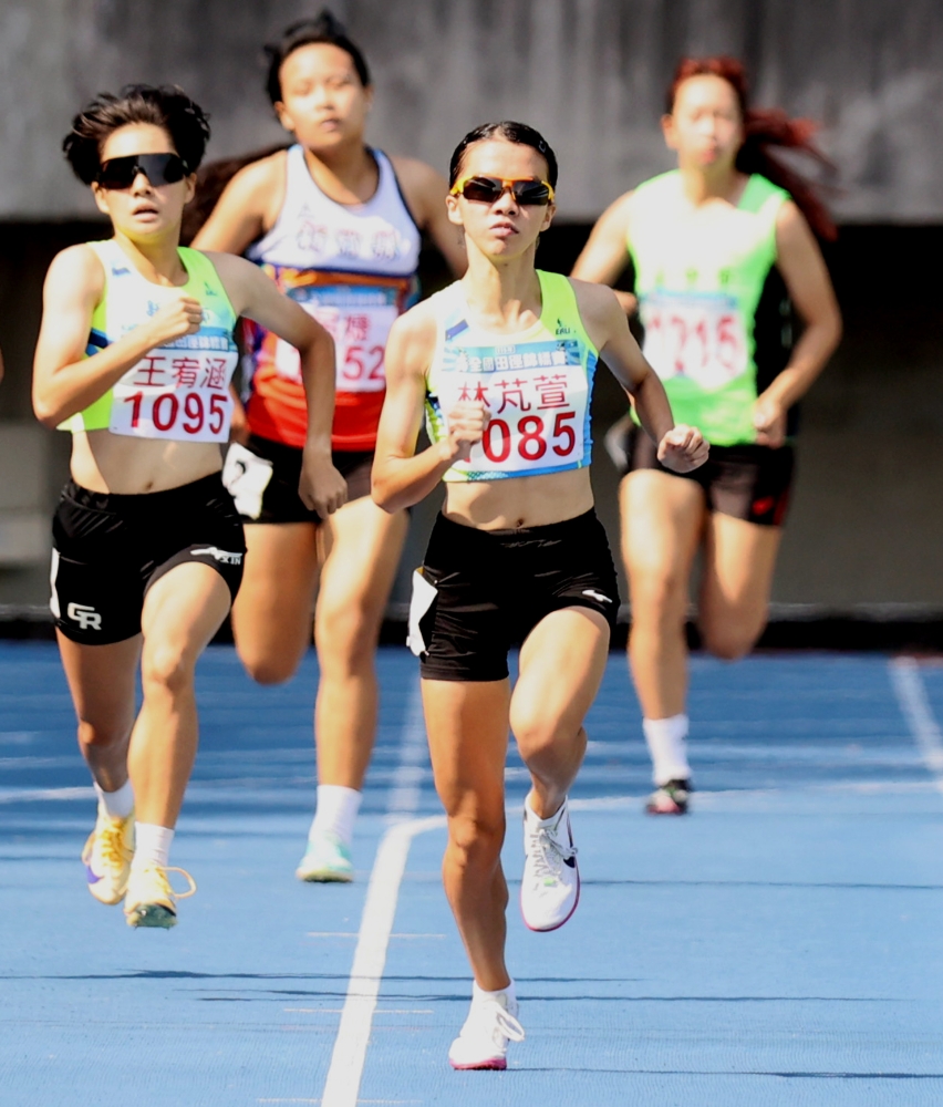 153國三生林芃萱全田賽越級打怪驚豔奪得女子800公尺冠軍。林嘉欣／攝影。