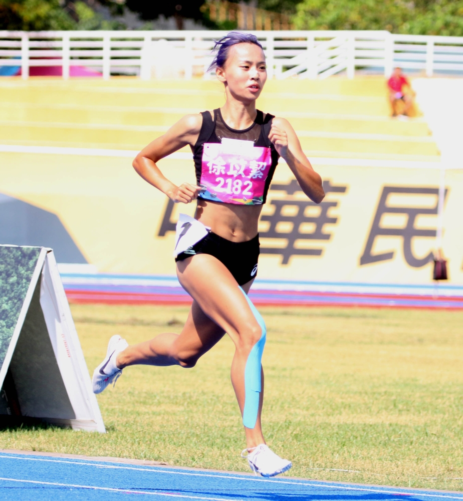 高女1500公尺冠軍徐苡絜。