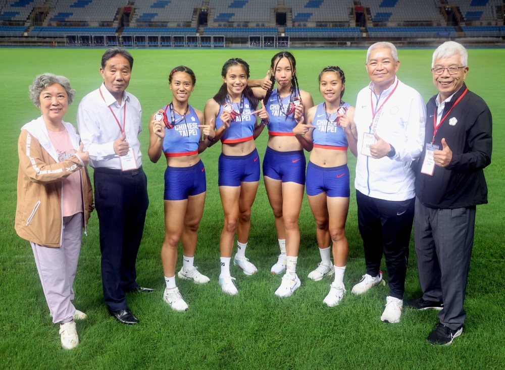 中華青年隊打破高懸32年的1600公尺接力U20全國紀錄。林嘉欣／攝影。