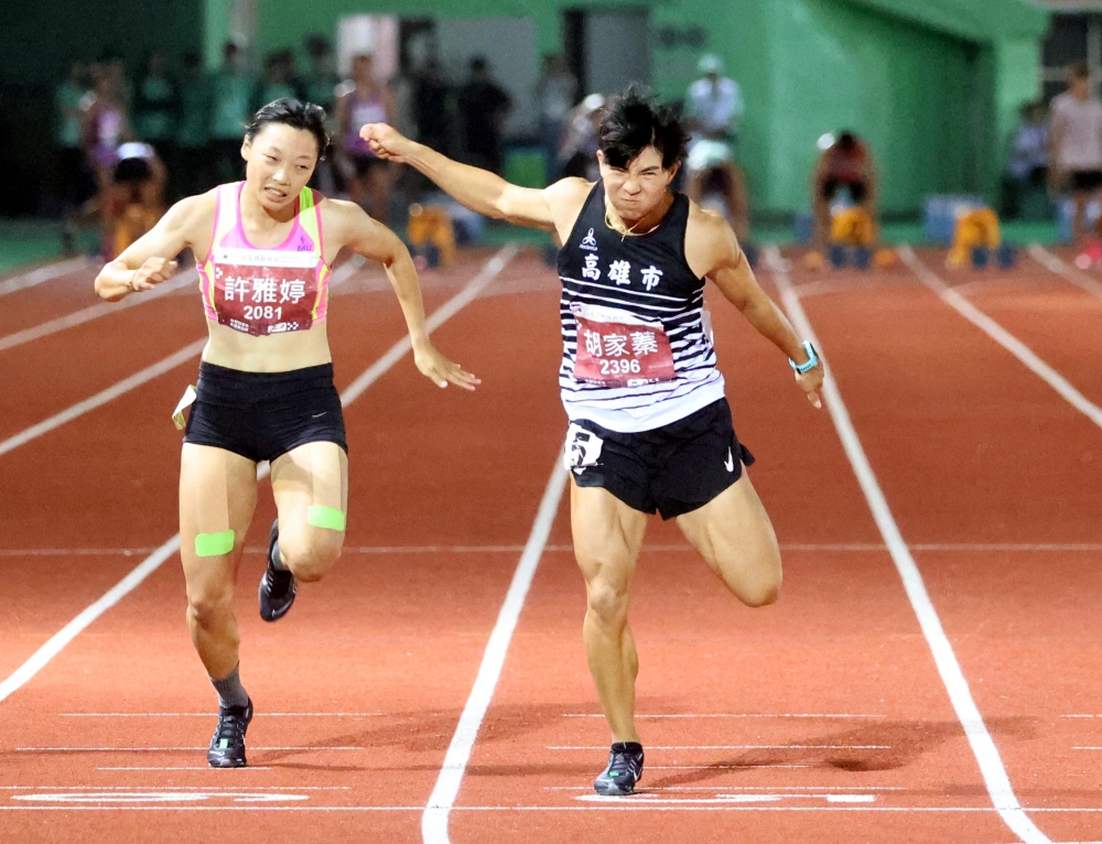 胡家蓁打破懸8年大會紀錄在女子一百公尺連莊。林嘉欣／攝影。