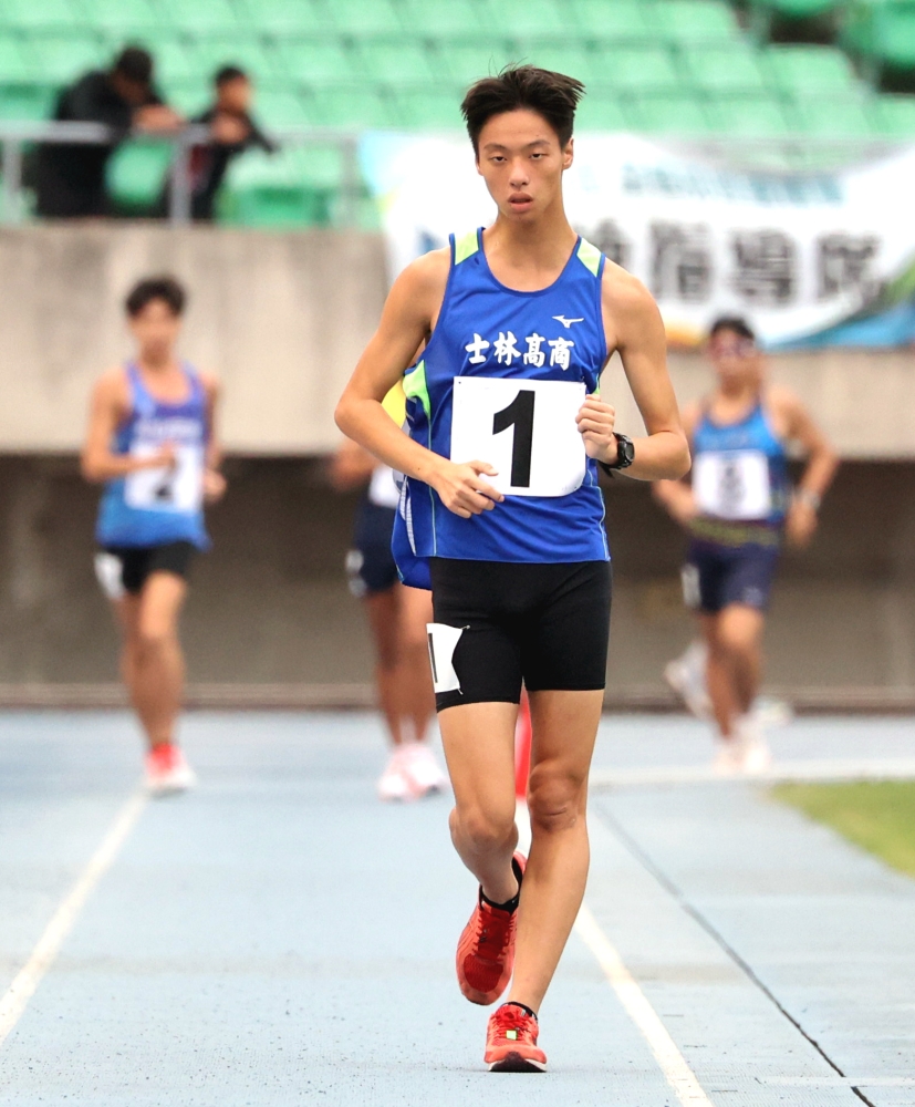 陳聿賢打破男子1萬公尺競走U18全國紀錄。林嘉欣／攝影。