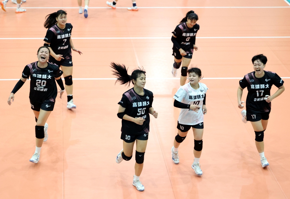 高雄師大贏球嗨翻。林嘉欣／攝影。