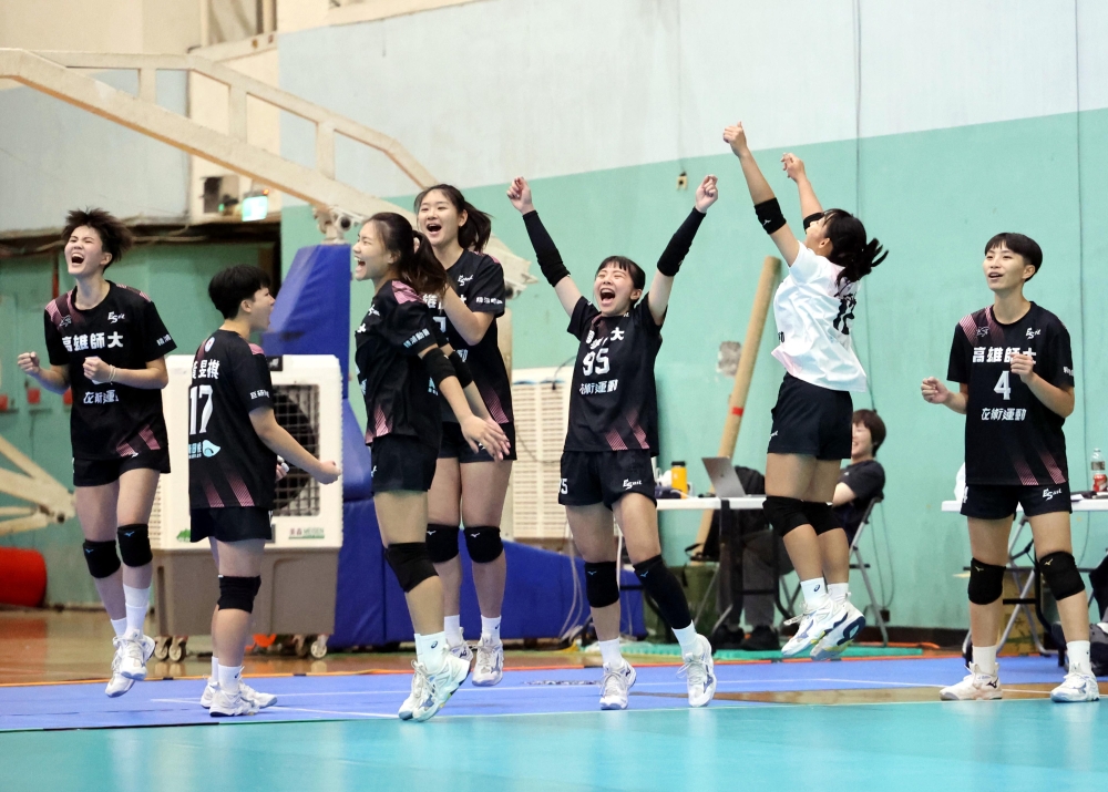 高雄師大贏球嗨翻。林嘉欣／攝影。