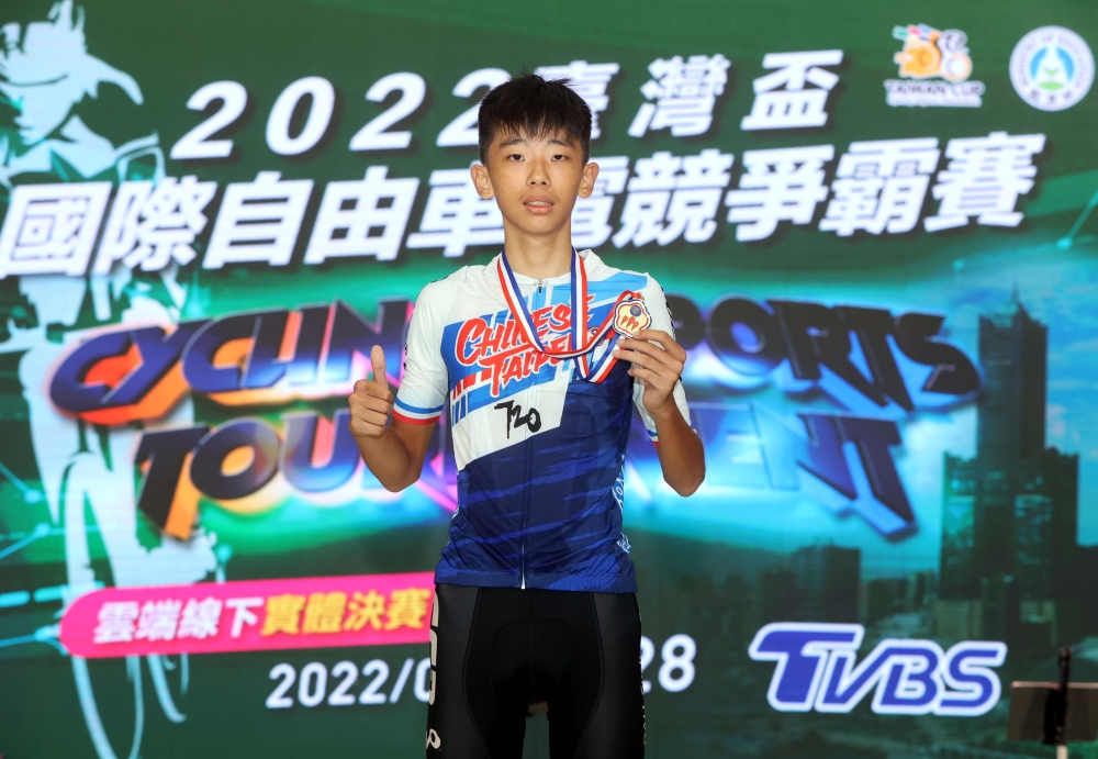 青少年男子組冠軍西松高中蕭博允。中華民國自由車協會提供。