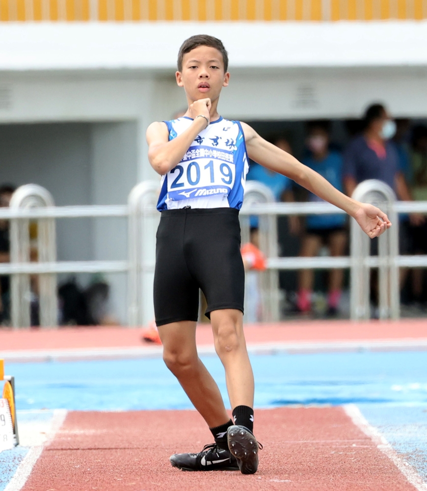 北市吉林國小林樂昕在國小男童組跳遠5.37公尺破大會。林嘉欣／攝影。