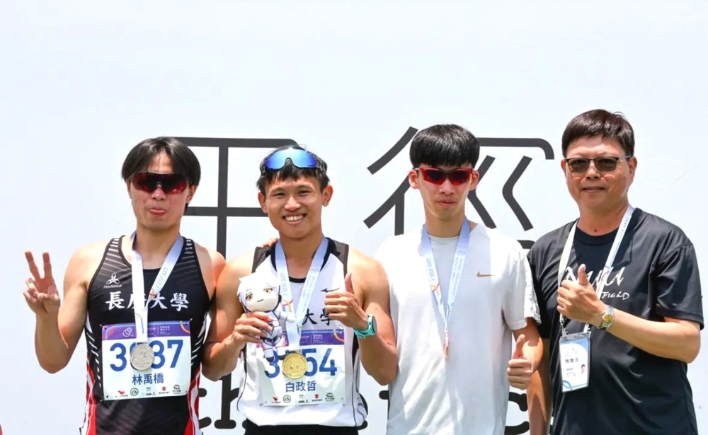 吳明儒(右二)在全大運一般男子組800公尺奪銅。吳明儒提供。