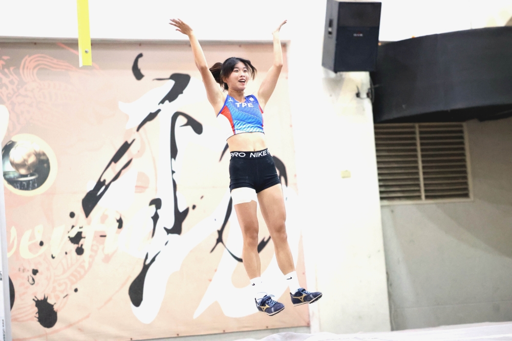 顏紫芯躍過4公尺創最佳，達成和高中教練的約定超嗨。林嘉欣／攝影。