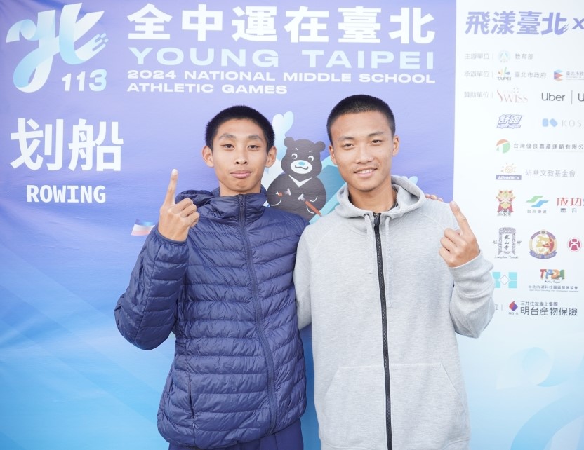 水里商工白子韋(右1)／劉亮坤在高男組雙人單槳這個項目的連四屆不敗傳奇（臺北市政府教育局提供）。