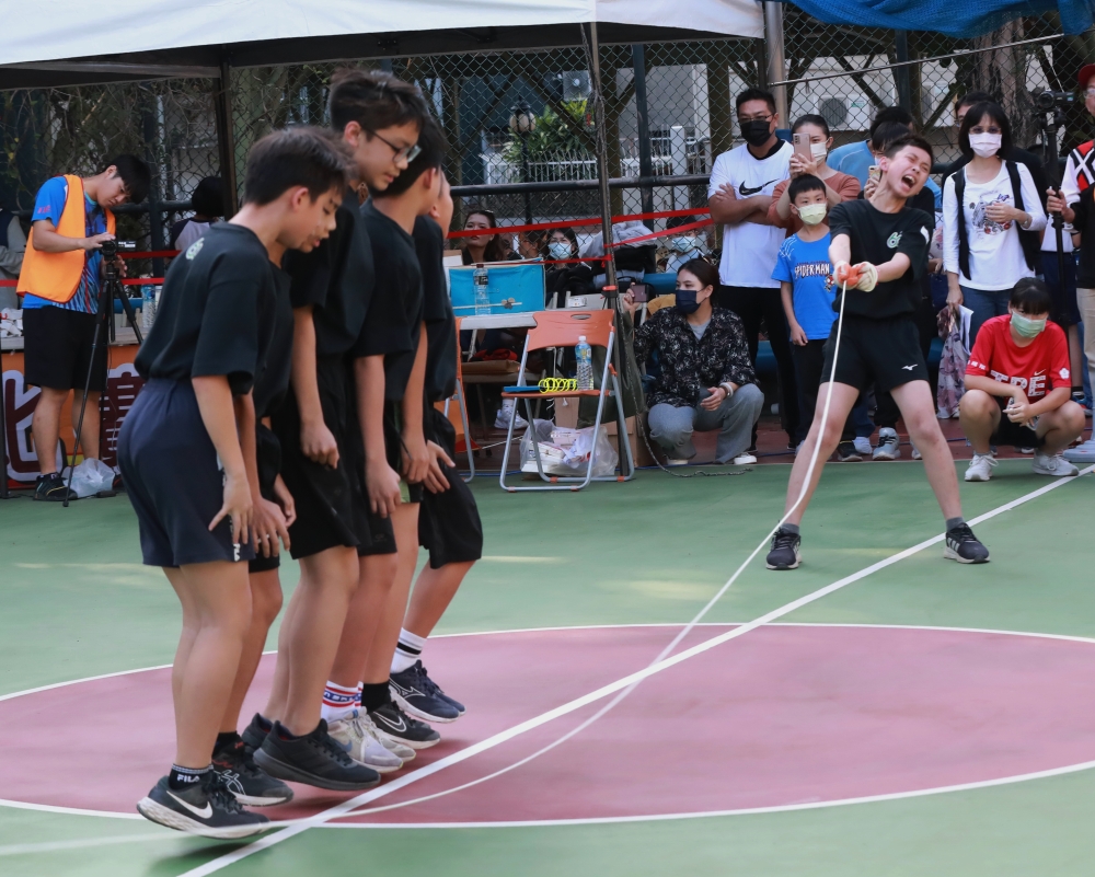 竹林國小男隊以206下成為今年各組的「電動彈簧腿」（臺南大學提供）。