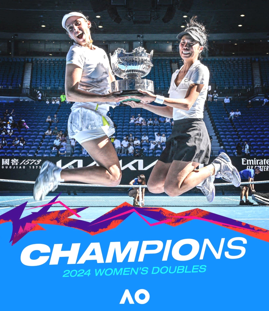 謝淑薇和梅騰絲勇奪澳網女雙冠軍。圖／澳網官網。