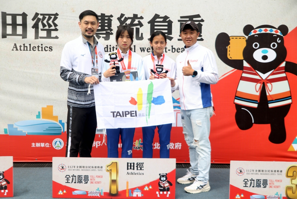 臺北市林沛萱（左二）在青少女跳高和百公尺跨欄都奪金。林嘉欣／攝影。