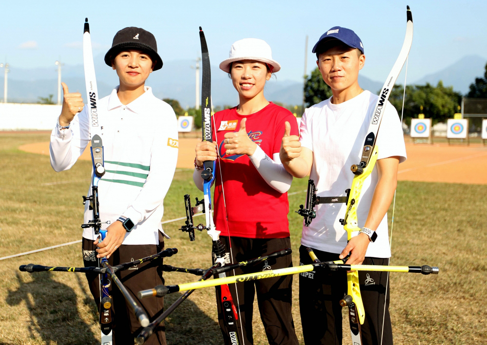 中華射箭隊林佳恩（左起）、譚雅婷和雷千瑩。資料照片 林嘉欣／攝影。