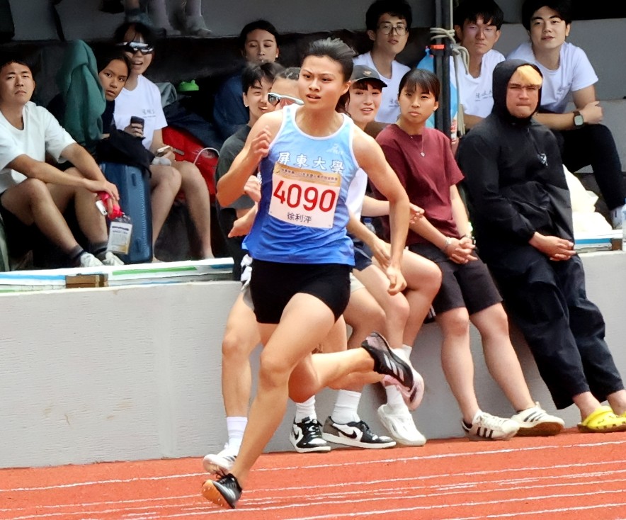 徐利泙在115全大運一般女200公尺奪首金。林嘉欣／攝影。