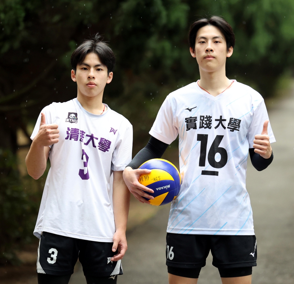 實踐大學王銘懷和清華大學王柏翰「兄弟鬩牆」。林嘉欣／攝影。