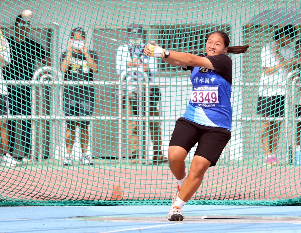 李翌慈將國女鏈球大會紀錄推進9.44公尺。林嘉欣／攝影。
