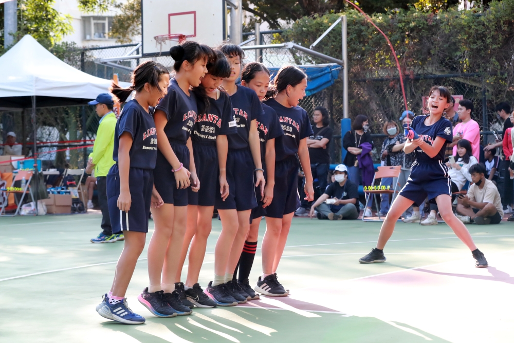 臺南蓮潭國小以194下稱霸跳繩競速國小團體女子各組（臺南大學提供）。