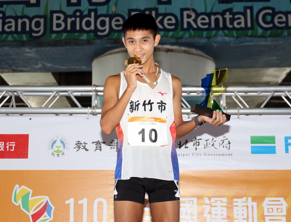 新竹市許嘉維在全運男子20公里競走奪金破大會。林嘉欣／攝影。