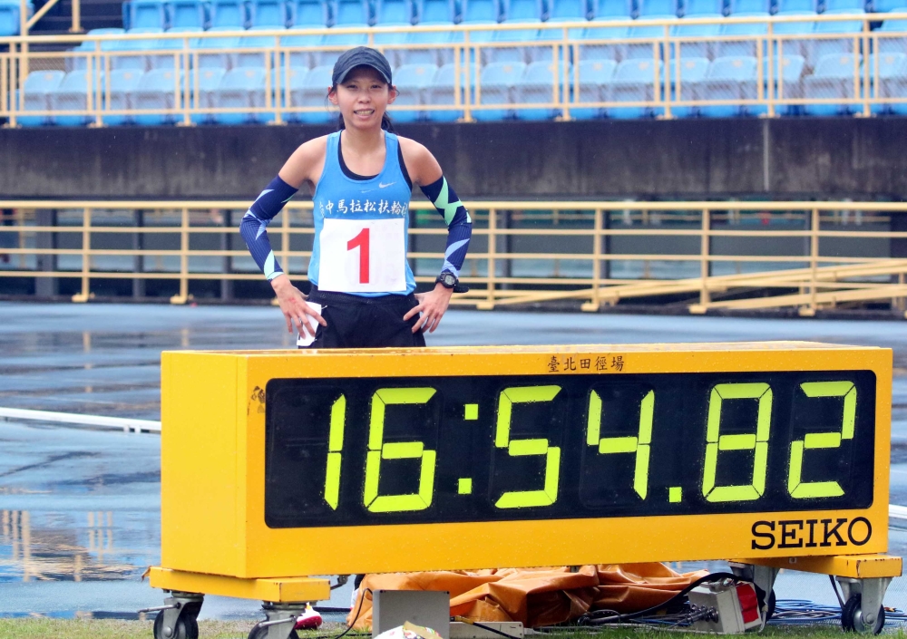 曹純玉打破高懸18年的公開女5000公尺大會紀錄。林嘉欣／攝影。