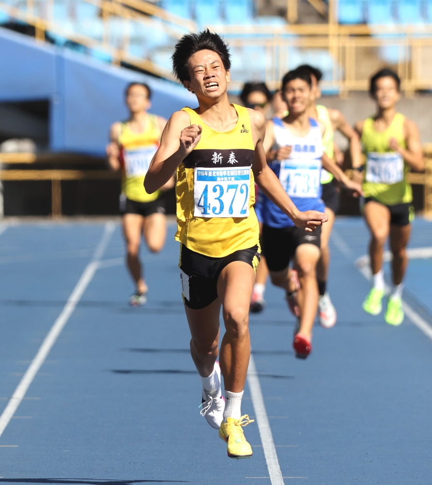 「羊駝」游勝隆(前)走出拉傷陰霾破大會。林嘉欣／攝影。